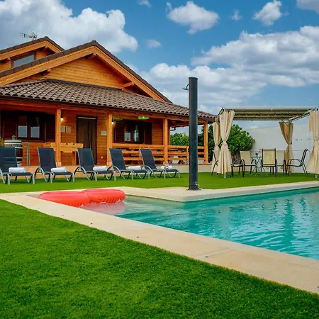 Madera y Miel Casa Rural Puy du Fou-3